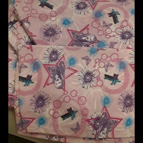 Bed sheet set like new with pillowcase, top sheet and bottom sheet