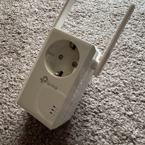 TP-Link TL-WA860RE v5 WiFi extender slightly used