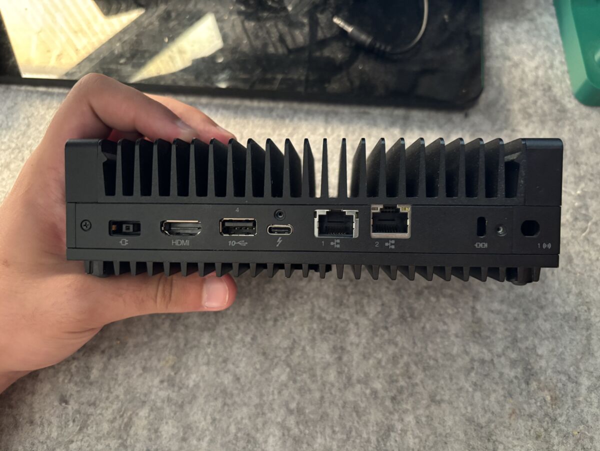 Lenovo ThinkEdge SE30 Mini PC like new,… - € 850,00 - Vendora.cy