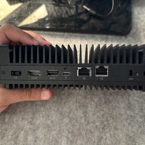 Lenovo ThinkEdge SE30 Mini PC like new, ultra-compact fanless