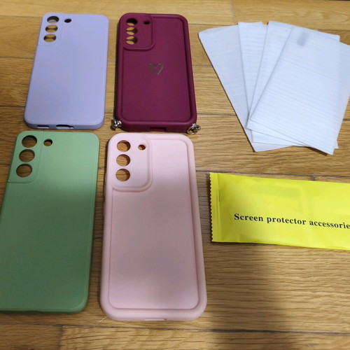 Samsung Galaxy s22 phone cases new, 4 cases and 4 screen protectors