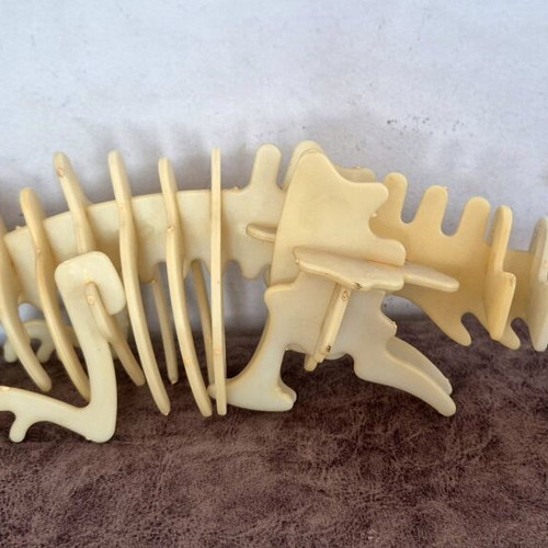 De Agostini dinosaur figure, nearly complete, missing legs, glows in dark