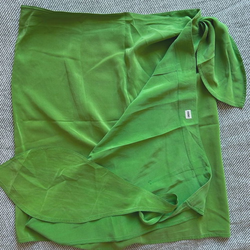 DKNY silk wrap skirt like new, green, size L