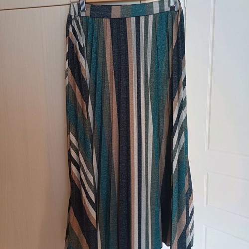 Midi skirts like new, one size, multicolored, set of 3