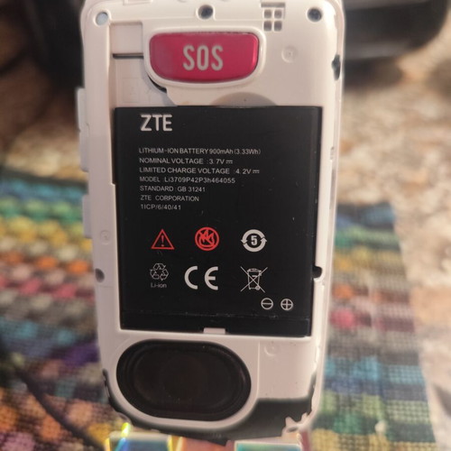 ZTE R340E phone like new, dual SIM, large buttons, white