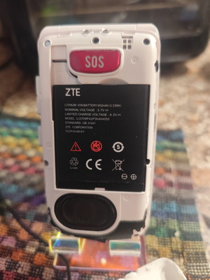 ZTE R340E phone like new, dual SIM, large buttons, white