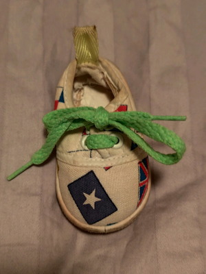 Vintage shoe keychain used, multicolored
