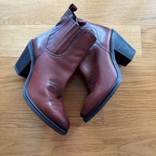 Women's leather cowboy boots brown new, size 37