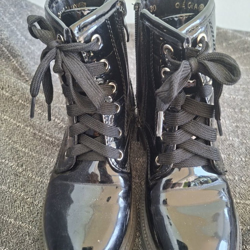 Children's black boots size 30 like new with zipper