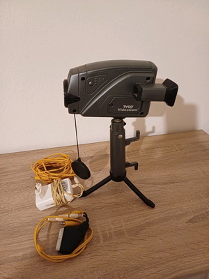Video camera kids toy with black and white capture and direct TV transmission