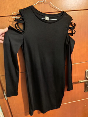 Dress with shoulder details black, like new, tight fit