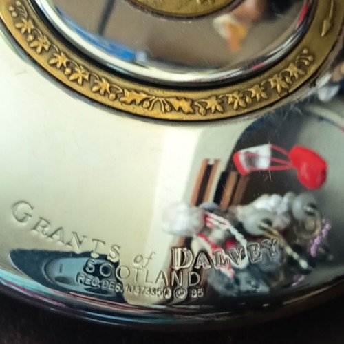 The Dalvey Flask luxury with built-in glass, like new