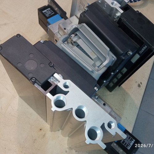 Festo Pneumatic Islands set of 2 islands and 6 fittings, new