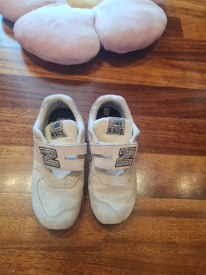 New Balance sneakers used, size 35, off-white