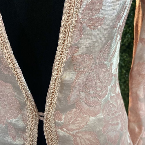 Original Vintage Salmon Pink Satin Floral Jacket like new, size S/M