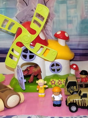 ELC Happyland Magical Windmill playset like new with figures and vehicles