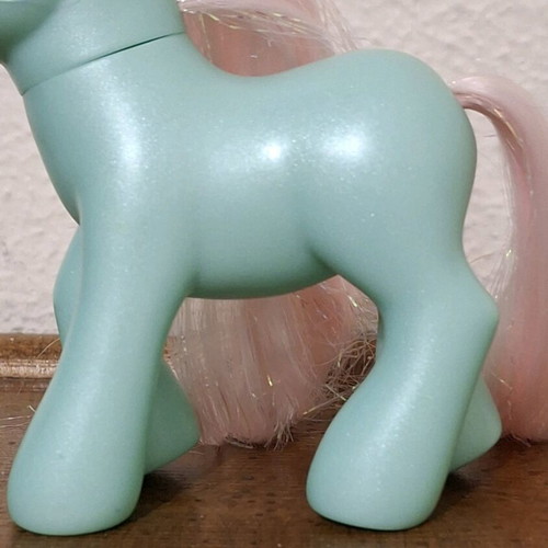 My Little Pony Minty G3 2006 Christmas Winter collectible figure like new
