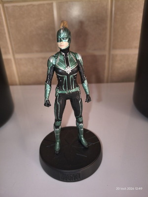 Captain Marvel figure like new