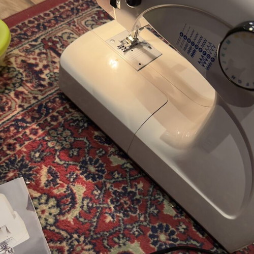 Lervia KH 4000 sewing machine with pedal, manual and box
