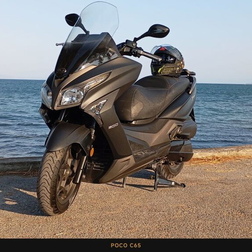 Kymco Downtown 300i scooter like new, 2020, 29,000 km, black