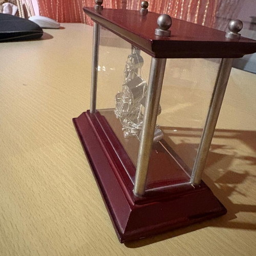 Decorative ship like new with removable screws and cleanable glass