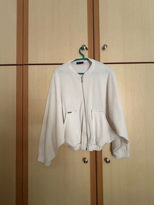 White ribbed Secret zip cardigan used, cropped fit