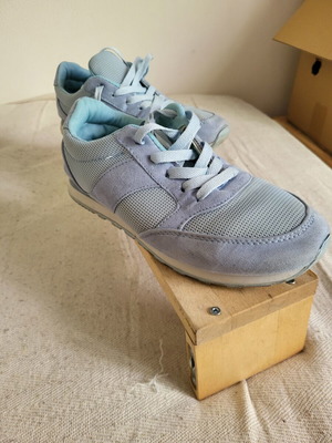 Ideal Shoes athletic shoes size 39 used, turquoise