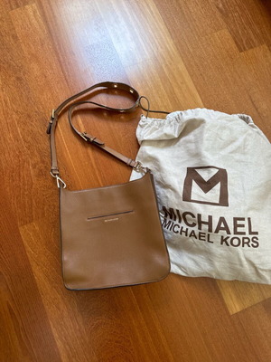 Τσάντα Michael Kors crossbody μεταχειρισμένη, καφέ, 29x29 εκ.