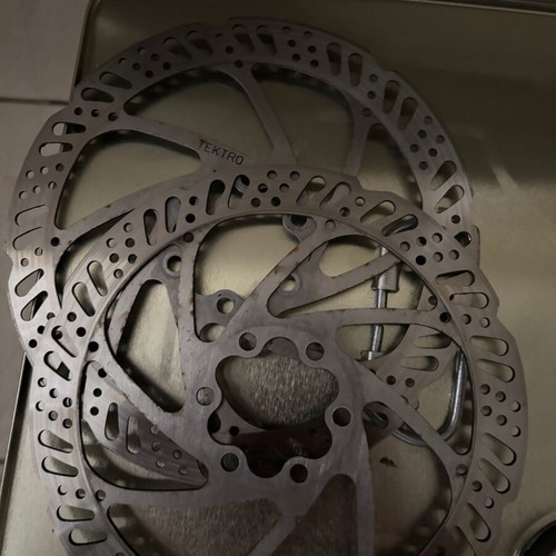 Tektro bicycle disc brakes used