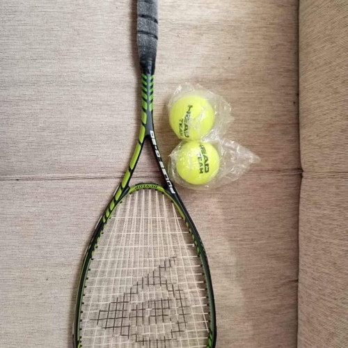 Tennis racket used with set, good condition