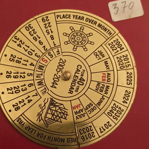 Square compass made of rosewood (370)