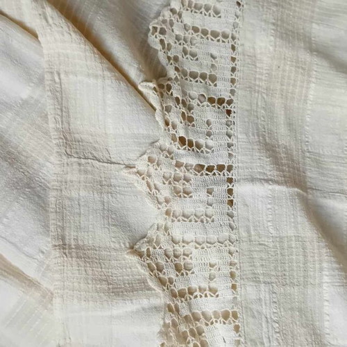 Hand woven sheet like new with cotton lace from 19th century