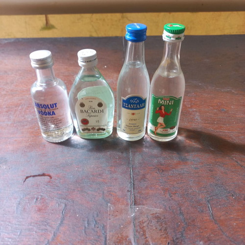 Miniature alcohol bottles new, set of 19, sealed collection from 1998
