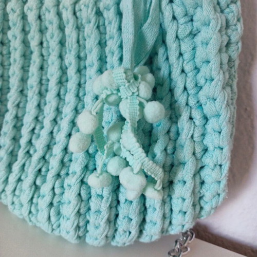 Handmade knitted crossbody bag with silver chain and coral design