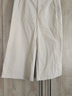 Zara high-waisted 3/4 pants large like new, beige