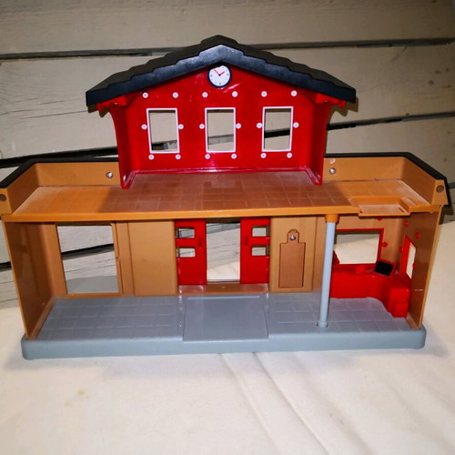 Playgo fire station used and rescue station