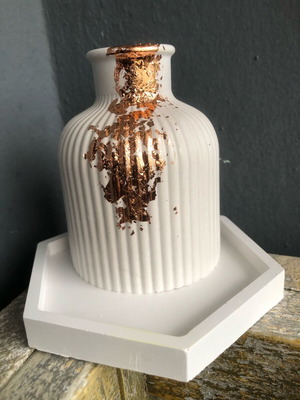 Bonbonniere vase with pink gold leaves gypsum new