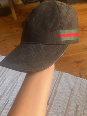 Gucci cap size M like new, black