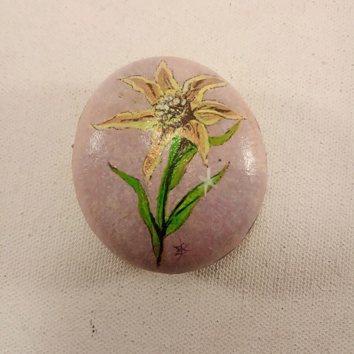 Painted stone with narcissus flower theme, 5cm, made to order