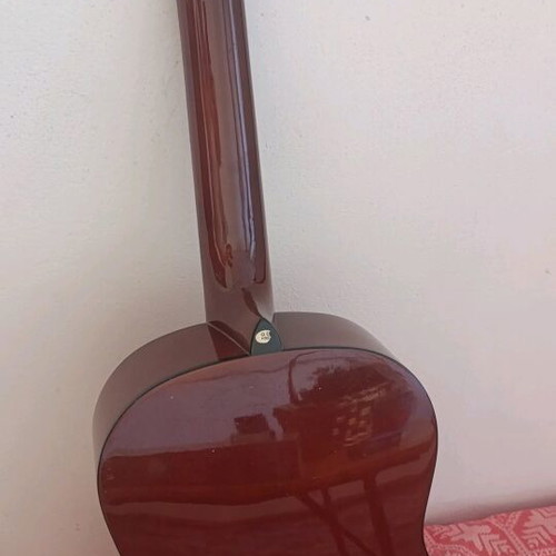 Classical guitar used with electroacoustic strings in very good condition