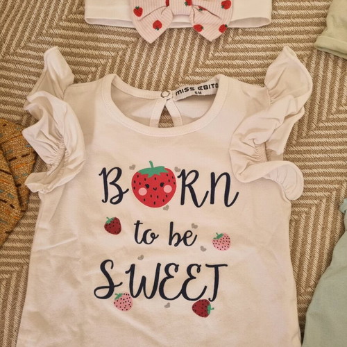 Strawberry set used 4-6 months with mayoral shirt gift