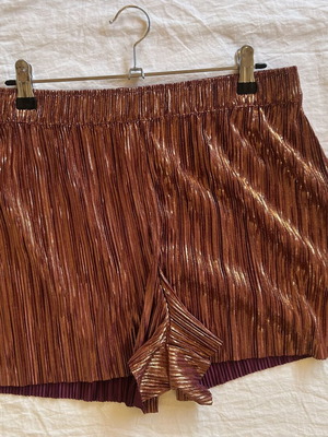 H&M Divided Pleated Metallic Shorts size EU 40 like new