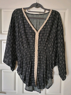 Anel women's blouse like new with open neckline, elastic waist and batwing sleeves gray blue