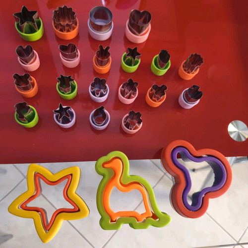 Stainless steel food cutters new, pack of 23 with dinosaur, star and Mickey Mouse designs