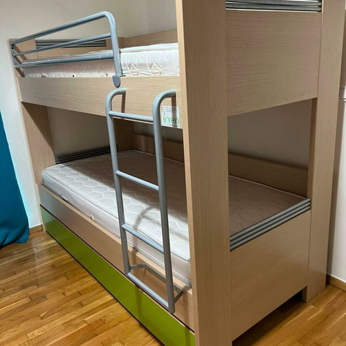 Irven bunk bed with sliding third bed, like new