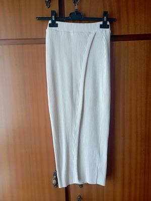 Rib skirt Zara like new with front slit midi small