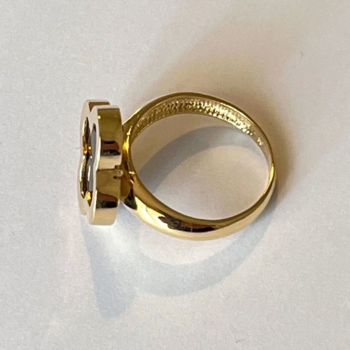 Van Cleef solid 14k yellow gold ring with onyx like new