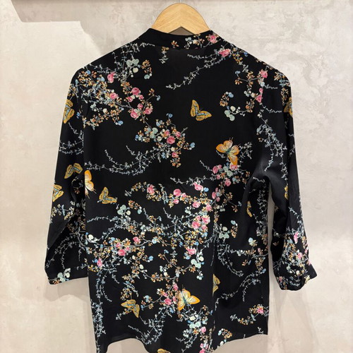 Shirt with floral motifs size M like new