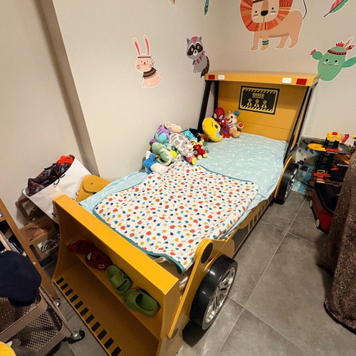 Bulldozer Bed like new with mattress