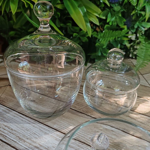 Elegant 3-piece glass set with lids and Vela aroma lamp